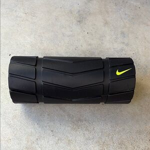 Nike Recovery Foam Roller – Black/Volt